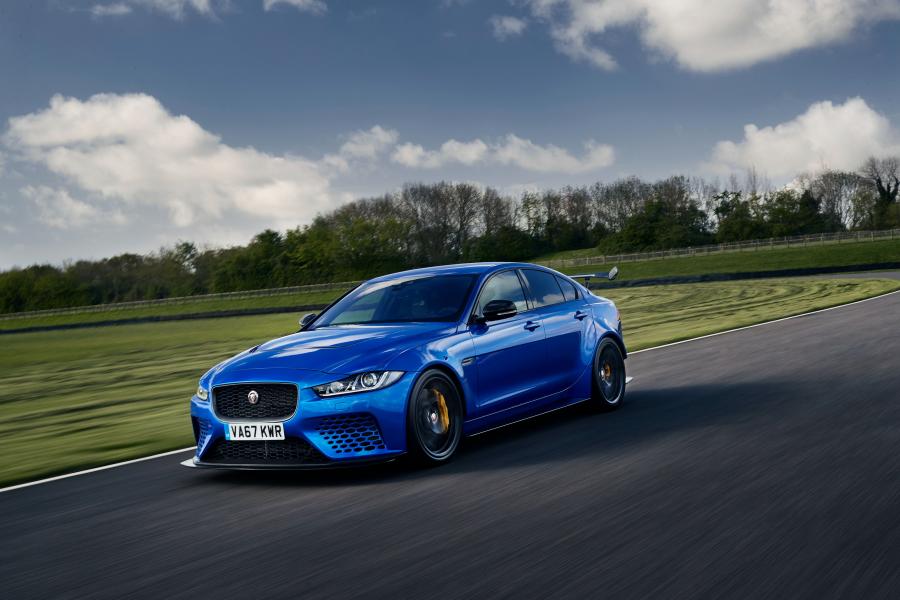  Jaguar XE SV Project 8 (X760) 2017 года  (WW) (фото 18 из 45)